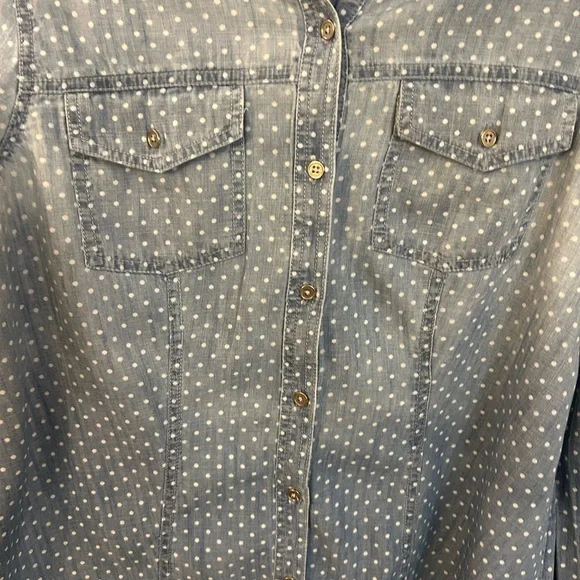 Chicos Ombré fade polka dot Chambray button down - Picture 5 of 7